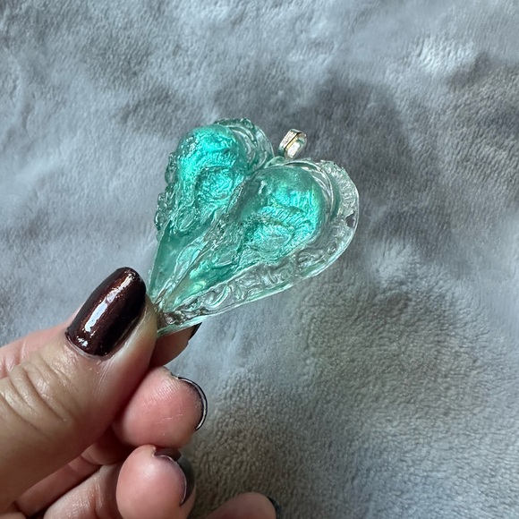 Gorgeous one of a kind, handcrafted bird skull heart necklace - Picture 3 of 9